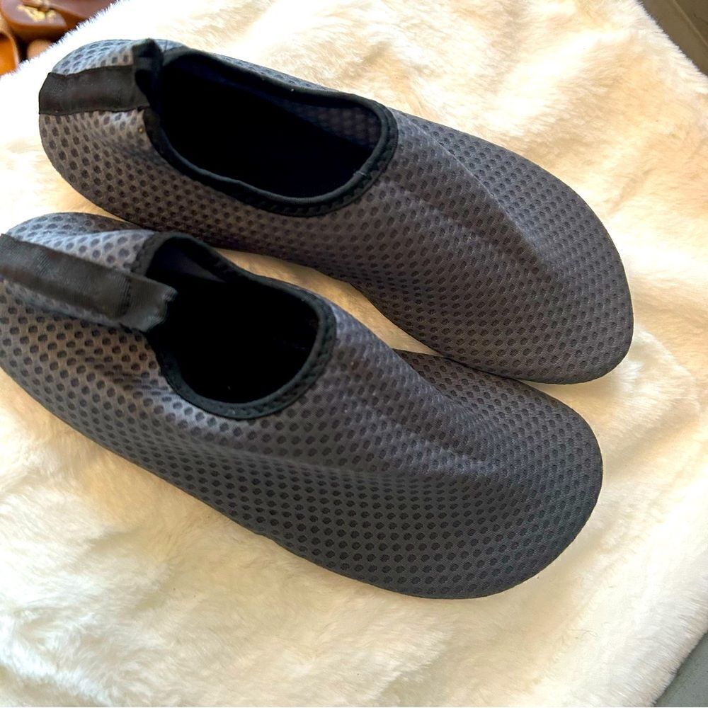 Gray slippers size small (7) NWOT